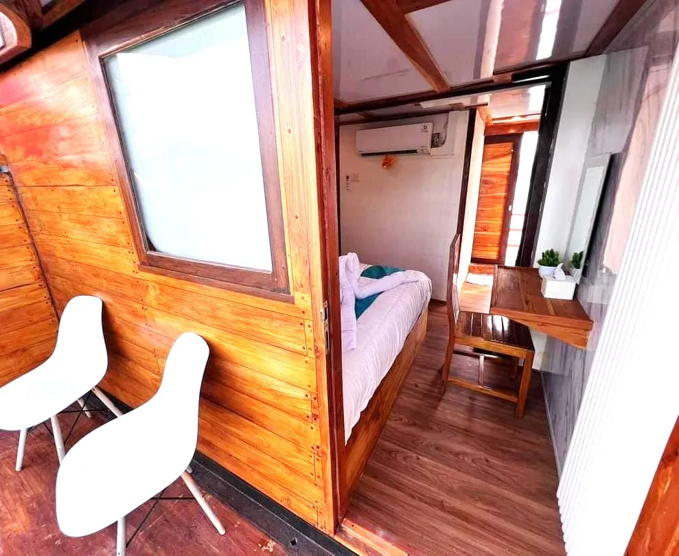 kerang-cabin-balcony